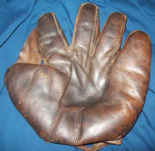 c. 1910 Ratsch Peerless D300T Duck Web With Wings Clipped Front